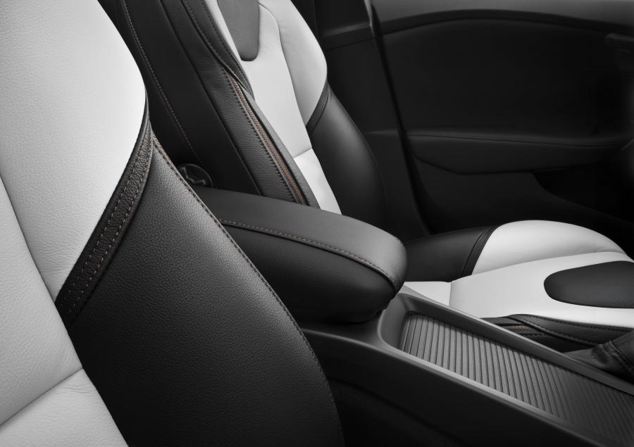  Volvo V40 Cross Country 2012 года  (фото 4 из 29)